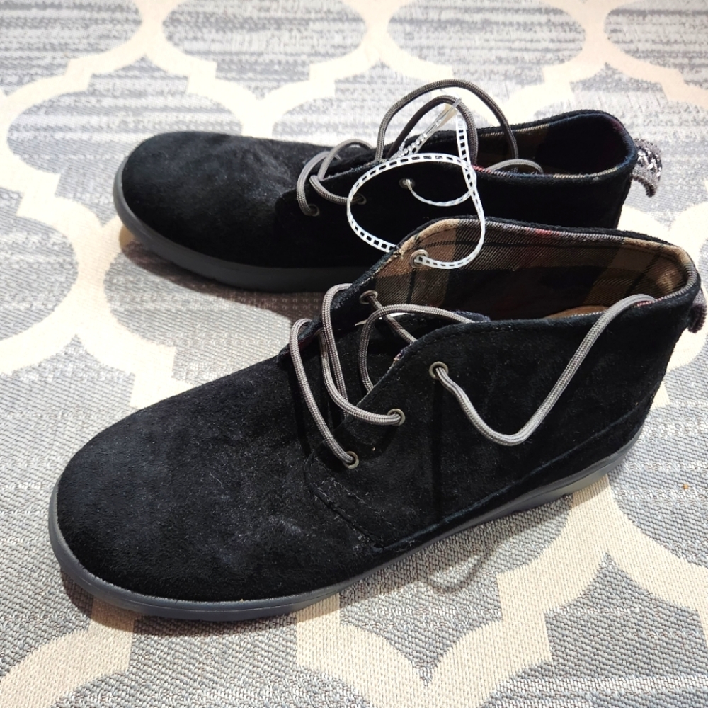 NEW UGG Black Suede Boots Chukka Kids Size 5